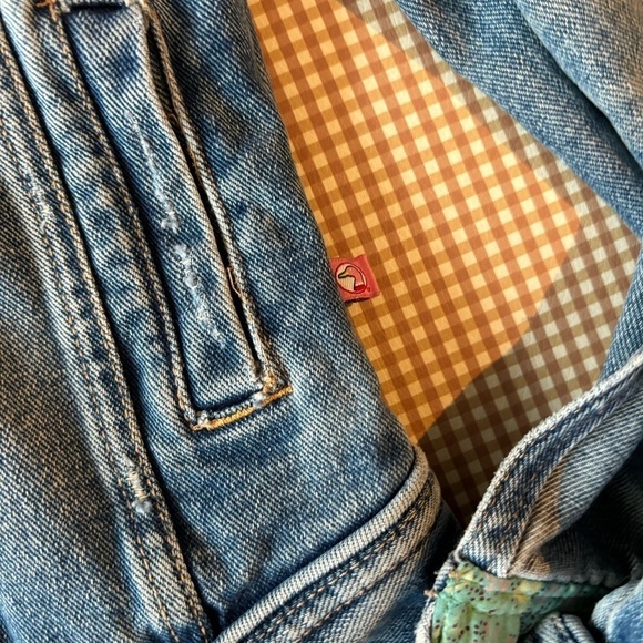 Duck Head women’s Jean Jacket trucker distressed denim. Size Small.Pockets - Picture 7 of 11